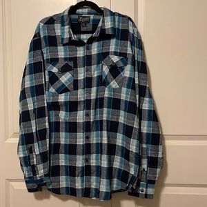 Retrofit XXL men’s plaid button down.